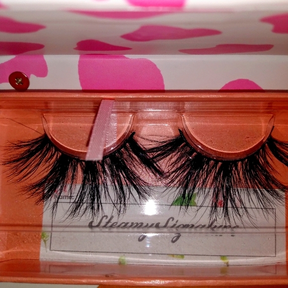 !!NEW RELEASE!! Hot Commodity Lashes - Picture 2 of 4